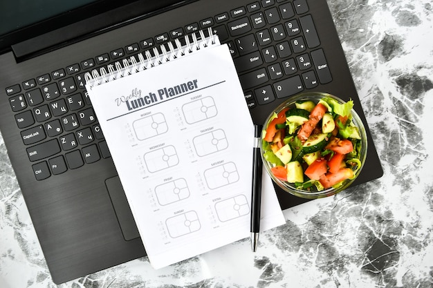 Zestaw potraw i ceny planów